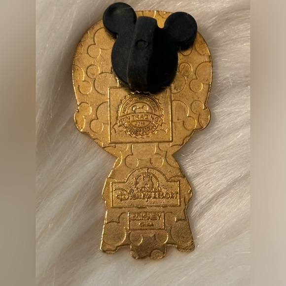 Disney Trading Pin - Picture 2 of 2